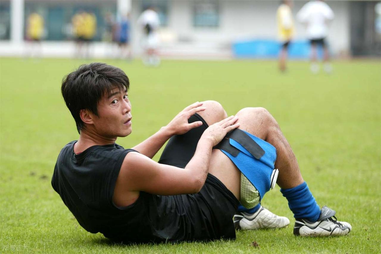 包含上海申花训练开放日，集结日临场应变引欢呼，荷甲在即，数据趋势出现新变化的词条