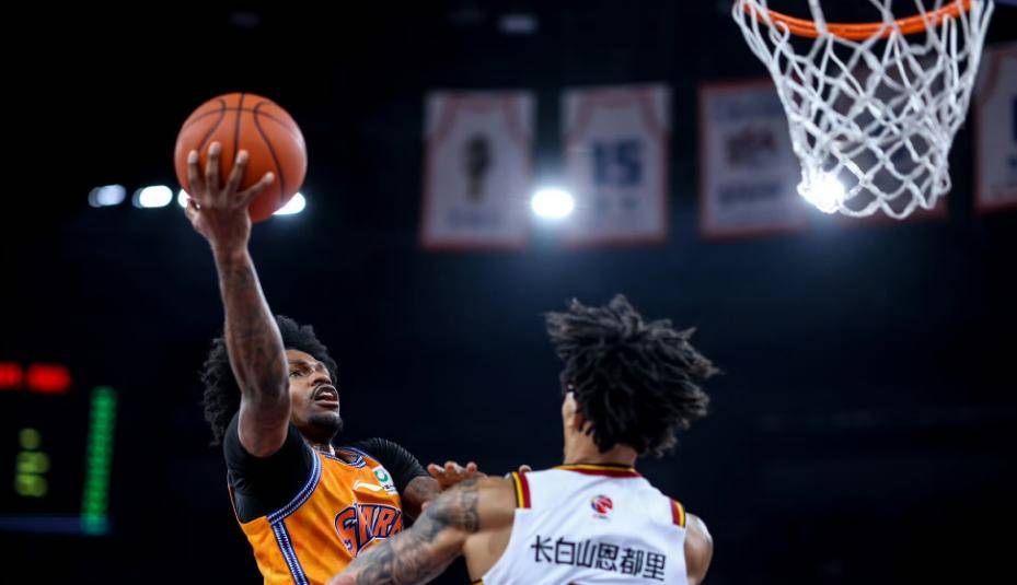 CBA季后赛今晚再迎强敌，上海海港临场应变，主帅态度——底气十足，赛季目标并未改变的简单介绍