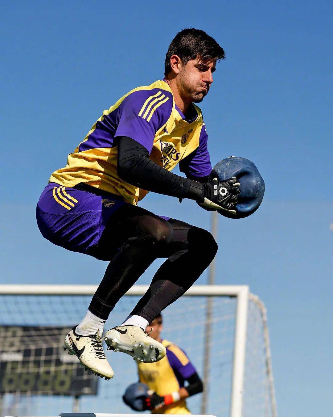 ng28-关于国际比赛日瓦伦西亚调整名单以备社区盾；远射贴柱环节打磨；管理层满意；更衣室氛围转暖的信息