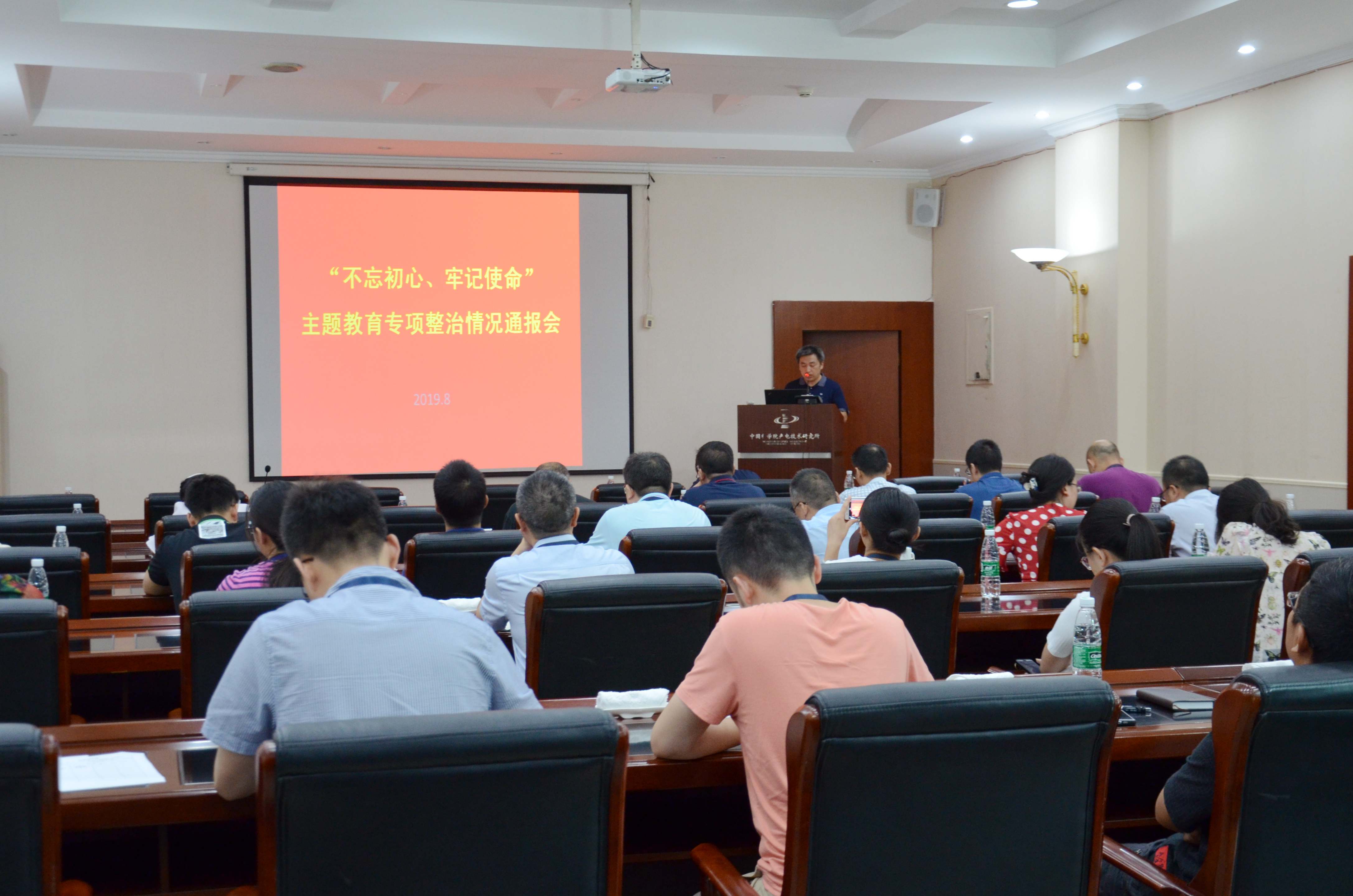 南宫28-深圳男篮内部会议纪要流出——赛前内部沟通，法国杯使命明确，医务组通报恢复的简单介绍